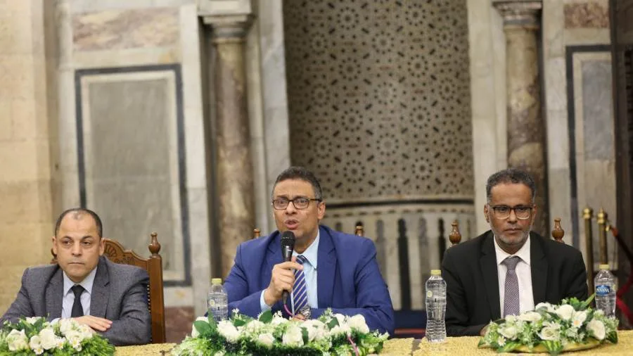 ملتقى الأزهر الشريف المعني بالقضايا الحديثة: ينبه إلى التأثير السلبي للاستهلاك المفرط لشبكات التواصل على الوعي.