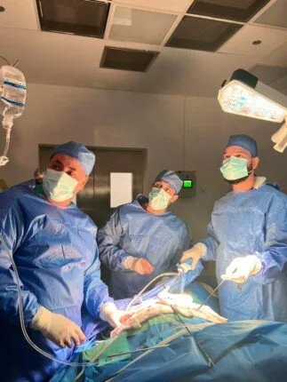 نجاح عملية جراحية لإنقاذ طفل مصاب بانسداد في الحالب بمستشفى الجمهورية التعليمي نجاح عملية جراحية لإنقاذ طفل مصاب بانسداد في الحالب بمستشفى الجمهورية التعليمي