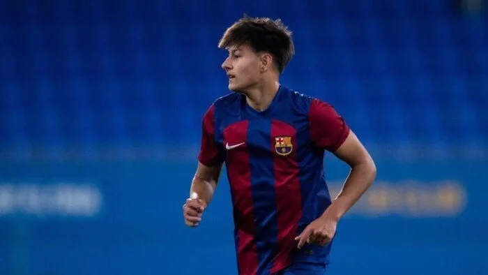 برشلونة يؤكد تمديد عقد لاعبه الشاب بريان فاريناس حتى صيف 2028