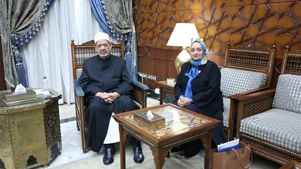 شيخ الأزهر يبارك للدكتورة أماني الشريف بمناسبة إعادة انتخابها كنائبة لرئيس جامعة عموم إفريقيا