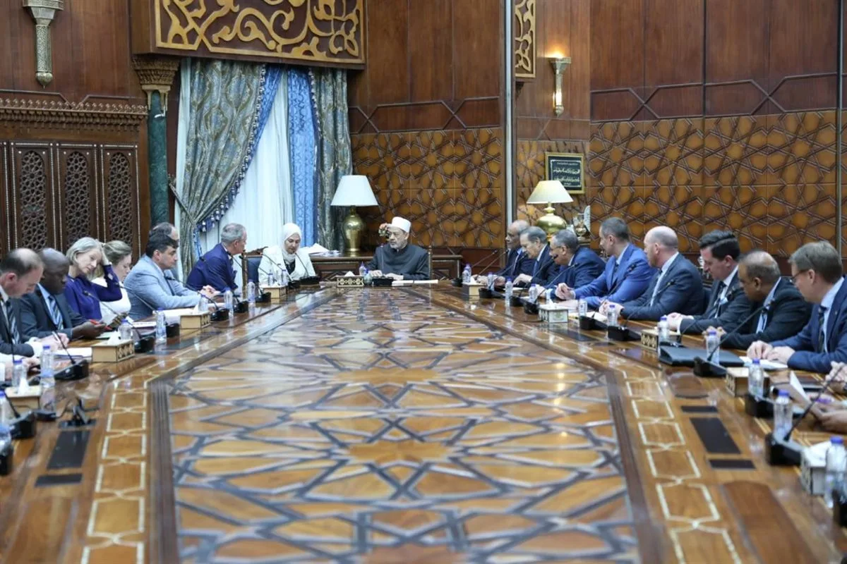 وفد الكلية الملكية لدراسات الدفاع في المملكة المتحدة يعبر عن تقديره للإمام الأكبر ويثني على دور الأزهر التاريخي في تعزيز السلام. وفد الكلية الملكية لدراسات الدفاع في المملكة المتحدة يعبر عن تقديره للإمام الأكبر ويثني على دور الأزهر التاريخي في تعزيز السلام.