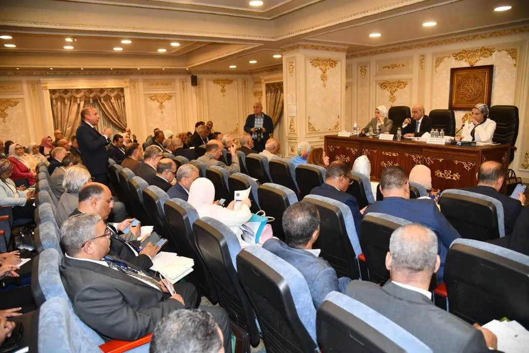 عميد كلية الطب في القصر العيني: نستقبل مليوني مريض سنويًا ونُجري 100 ألف عملية جراحية