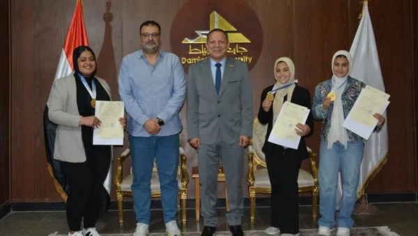 رئيس الجامعة يوجه التكريم للطالبة الفائزة في مسابقة رفع الأثقال للجامعات المصرية