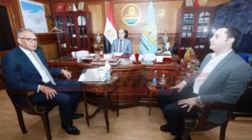 محافظ كفر الشيخ يتباحث مع أعضاء مجلسي النواب والشيوخ حول مجموعة من القضايا ومشكلات الدوائر.