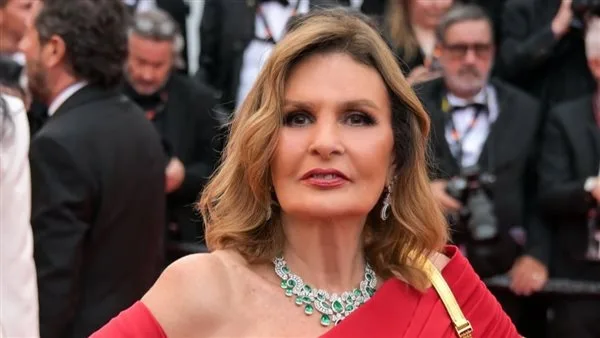 يسرا تترك بصمتها في مهرجان كان السينمائي بإطلالتها المميزة وتوجه رسالة خاصة (صور)