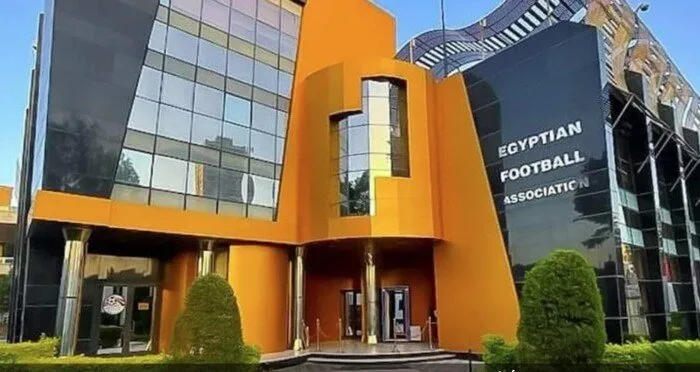 اتحاد الكرة يتواصل مع الأندية بخصوص تصاريح العمل للاعبين والمدربين الأجانب اتحاد الكرة يتواصل مع الأندية بخصوص تصاريح العمل للاعبين والمدربين الأجانب