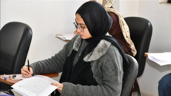 بعد مرور أسبوعين على وفاتها.. تسمية قاعة في كلية الألسن بجامعة قناة السويس باسم سارة العدل، شهيدة العلم. بعد مرور أسبوعين على وفاتها.. تسمية قاعة في كلية الألسن بجامعة قناة السويس باسم سارة العدل، شهيدة العلم.