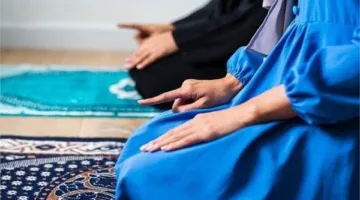 تأويل حلم الصلاة للعزباء: الفرح والنجاح القريب