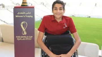 “بطل كأس العالم غانم بموهبة السباحة يجذب الانتباه مع قرش عملاق رغم تحدياته الجسدية” (فيديو)