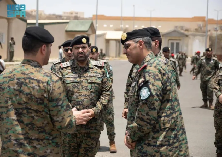 العنزي يزور قوات الأفواج في جازان وعسير