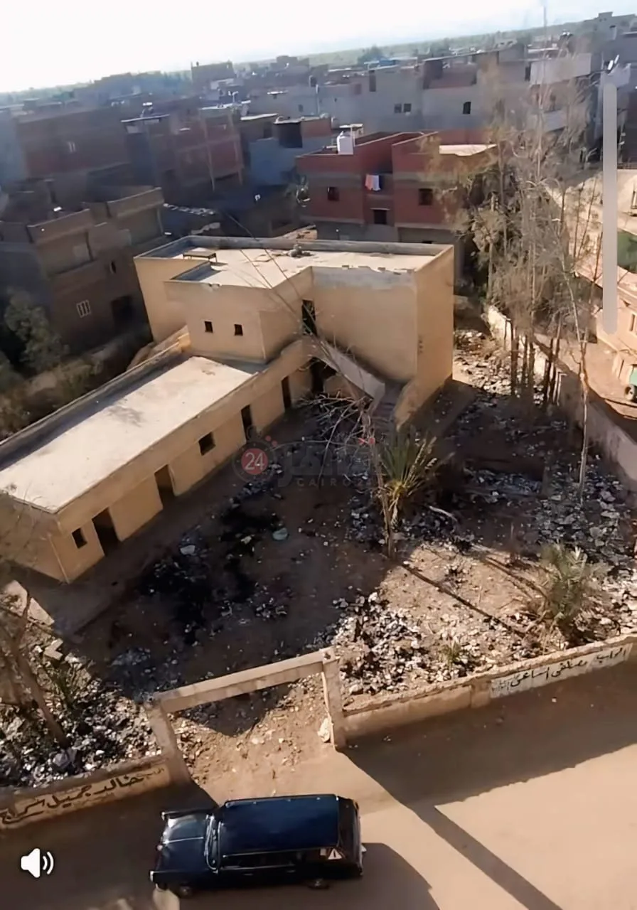 سكان قرية شرقية المعصرة في الدقهلية يشتكون من توقف خدمات الوحدة الصحية منذ ثلاث سنوات وتحولها إلى مكب للنفايات.