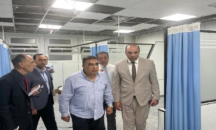 محافظ الدقهلية يزور مصابي حريق قرية أبو زاهر في المستشفى الدولي للاطمئنان عليهم