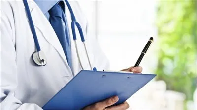 السجن 5 سنوات وغرامة 2 مليون جنيه كعقوبة للوفاة بسبب خطأ طبي جسيم وفقًا للقانون الجديد.