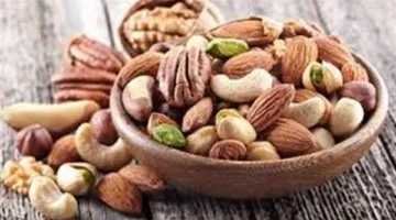 خيارات غذائية مفيدة: اكتشف أفضل الأطعمة لتناولها بين الوجبات اليومية