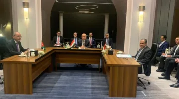 وزير الخارجية يشارك في اجتماع آلية التعاون الثلاثي مع وزيري الخارجية الأردني والعراقي