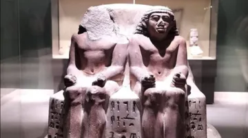 متحف سوهاج القومي يُبرز تمثالًا حجريًا من عصر الدولة القديمة
