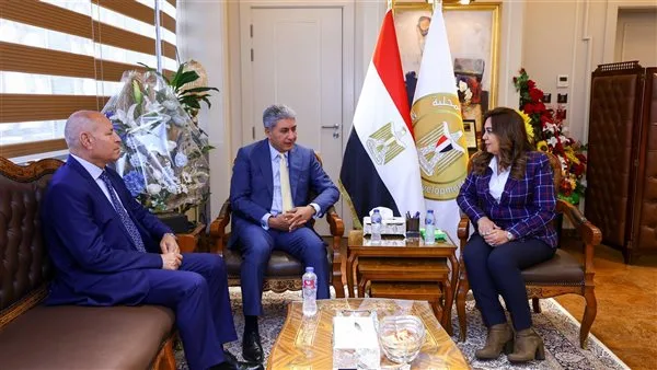 وزيرا السياحة والآثار والتنمية المحلية يتباحثان حول إنشاء آلية واضحة لتحصيل الرسوم من المنشآت الفندقية والسياحية في المحافظات. وزيرا السياحة والآثار والتنمية المحلية يتباحثان حول إنشاء آلية واضحة لتحصيل الرسوم من المنشآت الفندقية والسياحية في المحافظات.