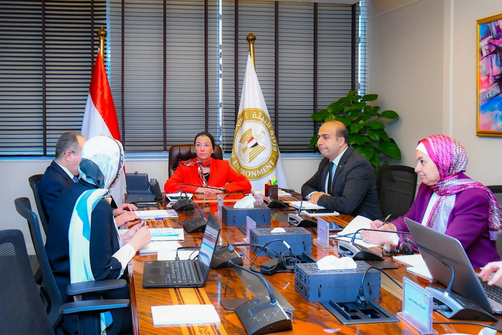 وزيرة البيئة تناقش مع “المقاولون العرب” توسيع تجربة إعادة تدوير نفايات البناء والأخشاب وزيرة البيئة تناقش مع “المقاولون العرب” توسيع تجربة إعادة تدوير نفايات البناء والأخشاب