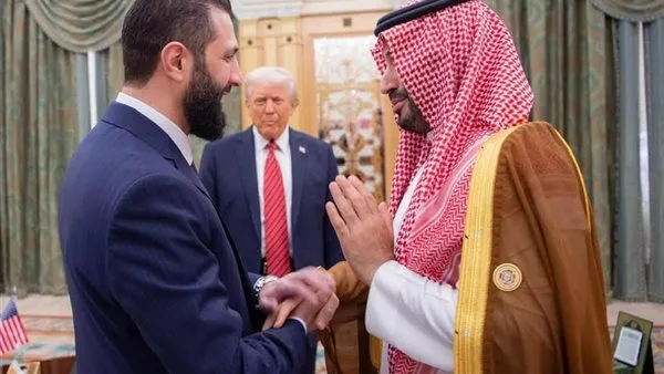 ترامب: الرئيس السوري شخصية قوية.. وسنلاحظ ما سيحدث بعد رفع العقوبات ترامب: الرئيس السوري شخصية قوية.. وسنلاحظ ما سيحدث بعد رفع العقوبات