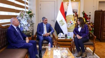 وزيرا السياحة والآثار والتنمية المحلية يبحثان آلية محددة لجمع الرسوم من المنشآت الفندقية والسياحية