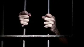 احتجاز الطرفين في نزاع مسلح باستخدام الأسلحة النارية والبيضاء بمنطقة المرج