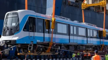 في إطار صفقة الـ55، وصول أول قطار مكيف للخط الأول من المترو إلى ميناء الإسكندرية.