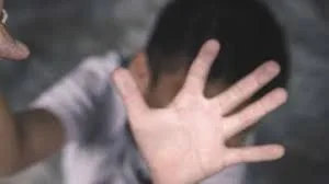 إنسان متوحش يعتدي على براءة 40 طفلاً في الجزائر.. موجة من الغضب