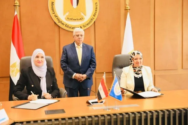 وزارة التعليم و«بحوث الإلكترونيات» تتفقان على بروتوكول تعاون لتدريب العمالة الفنية في مجال التكنولوجيا وزارة التعليم و«بحوث الإلكترونيات» تتفقان على بروتوكول تعاون لتدريب العمالة الفنية في مجال التكنولوجيا