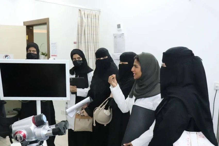 طلاب “الأمان الأسري” يقومون بزيارة مركز الخدمات الصحية الشرعية في الرياض