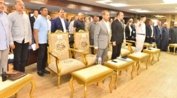 محافظ أسيوط يأمر بمتابعة تقدم تنفيذ المشاريع التنموية وتعزيز جهود المصالحة.