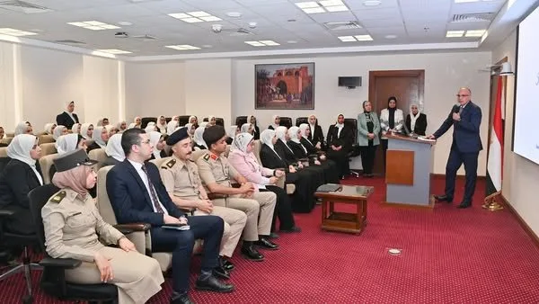 وزير الري يلتقي بالمهندسين الجدد الذين انضموا حديثًا للعمل في الوزارة وزير الري يلتقي بالمهندسين الجدد الذين انضموا حديثًا للعمل في الوزارة