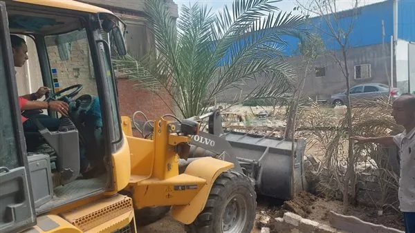إزالة سياج غير قانوني يعوق المرور في قرية أبيس العاشرة بالإسكندرية