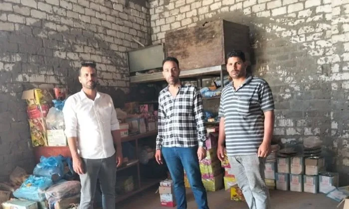 ضبط 820 قطعة حلوى فاسدة وبقال يهرب مواد تموينية للسوق السوداء في البحيرة ضبط 820 قطعة حلوى فاسدة وبقال يهرب مواد تموينية للسوق السوداء في البحيرة