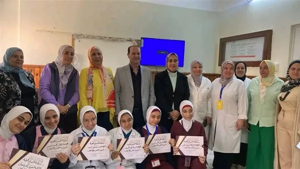 تقدير الطالبات المتميزات في مدرسة رأس التين الثانوية للتمريض خلال احتفالات اليوم العالمي للتمريض تقدير الطالبات المتميزات في مدرسة رأس التين الثانوية للتمريض خلال احتفالات اليوم العالمي للتمريض