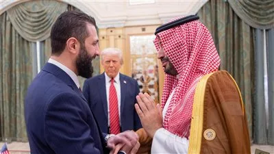 «من قائد إرهابي إلى المقرب من ترامب: ماذا ينتظر سوريا بعد رفع العقوبات؟» «من قائد إرهابي إلى المقرب من ترامب: ماذا ينتظر سوريا بعد رفع العقوبات؟»
