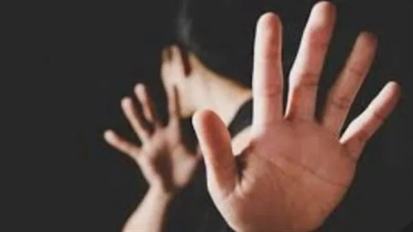 إلقاء القبض على شخص اعتدى على فتاة أجنبية أمام مدخل مبنى في الدرب الأحمر إلقاء القبض على شخص اعتدى على فتاة أجنبية أمام مدخل مبنى في الدرب الأحمر