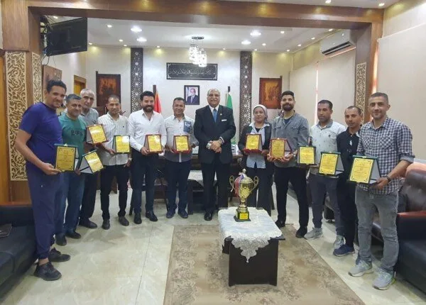 مدير تعليم القليوبية يحتفي بفريق كرة القدم بعد تحقيقه لقب الدوري العام مدير تعليم القليوبية يحتفي بفريق كرة القدم بعد تحقيقه لقب الدوري العام