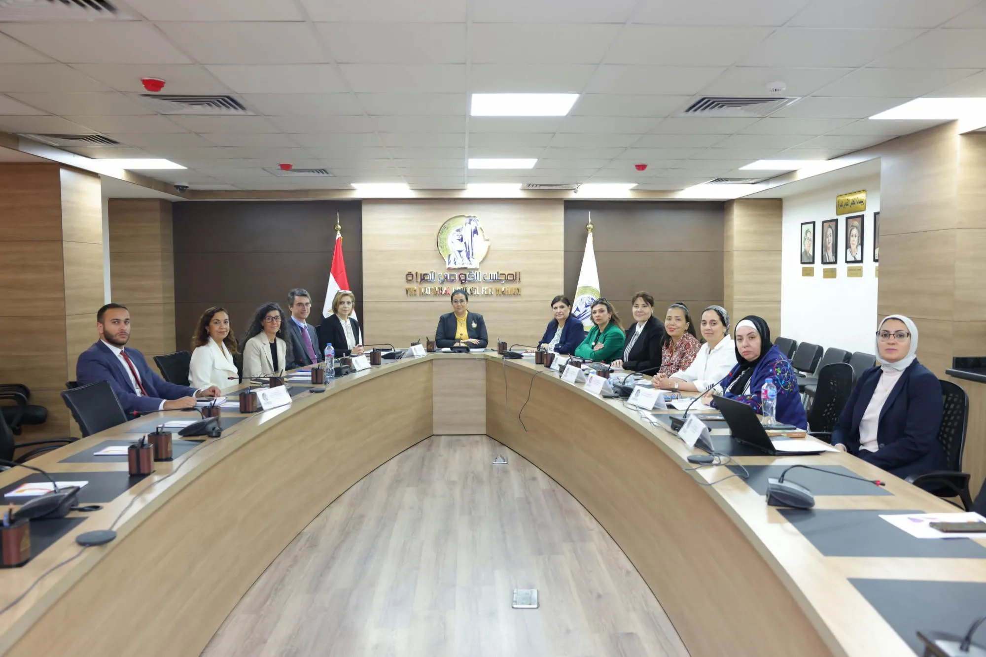 المستشارة أمل عمار تستقبل فريقًا من البنك الدولي لبحث سُبُل تعزيز الشراكة.