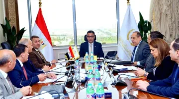 وزير التموين يؤكد على أهمية الالتزام بمعايير الجودة ويدعو للإسراع في تحديث فروع المجمعات الاستهلاكية.