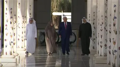 بعد وصوله إلى الإمارات.. ترامب وولي عهد أبو ظبي يتفقدان مسجد الشيخ زايد | صور