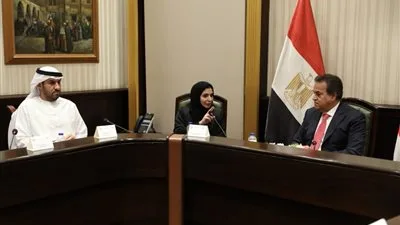 وزير الصحة يناقش مع المدير التنفيذي للمنشآت الصحية في الإمارات تحسين الخدمات الطبية وزير الصحة يناقش مع المدير التنفيذي للمنشآت الصحية في الإمارات تحسين الخدمات الطبية