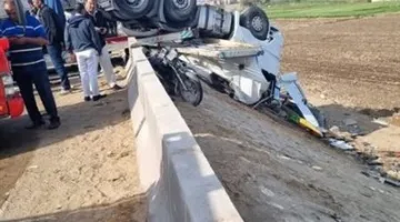 مصرع 4 أفراد و11 مصاباً في حادث تصادم ميكروباص بعمود على الطريق الأوسطي: جميع التفاصيل.