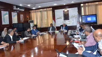 لا زيادة في أسعار المواصلات.. محافظ الأقصر: الاهتمام بالمواطن أولاً وتعزيز خدمات النقل بطرح 45 سيارة جديدة