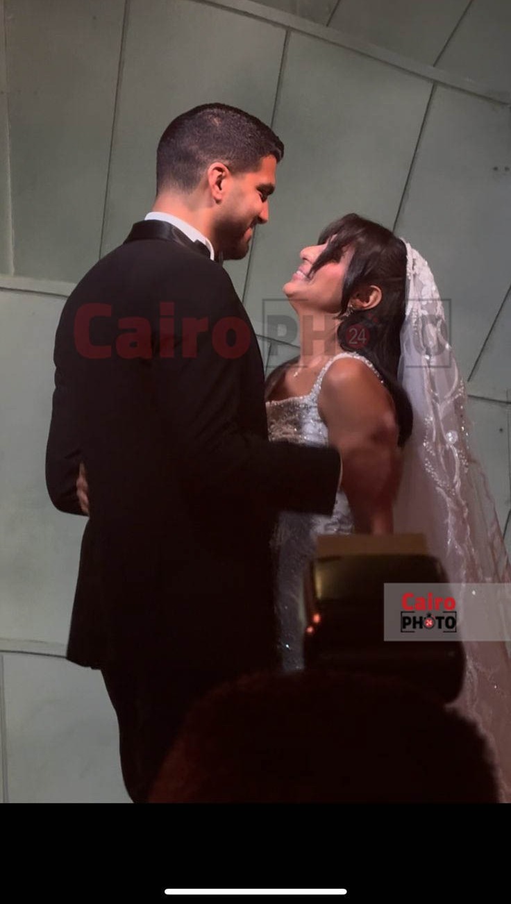 أول صور من حفل زفاف ابنة أمل رزق على شاب من خارج الوسط الفني