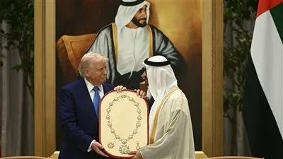 «وسام للزعماء العالميين»… رئيس الإمارات يكرم ترامب بوسام الشيخ زايد «وسام للزعماء العالميين»… رئيس الإمارات يكرم ترامب بوسام الشيخ زايد