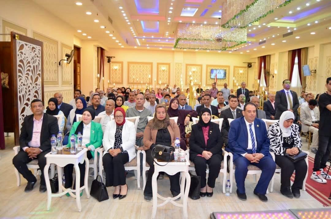 اتحاد نقابات عمال الفيوم يكرم العامل المثالي بشركة مياه الشرب بالفيوم