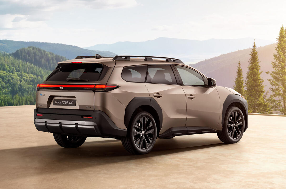 2025_bz4x-touring_rear_34