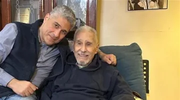 بعد أن انتشرت شائعات حول وفاته وتوقيف راتبه.. الفنان عبد الرحمن أبو زهرة يظهر مجددًا | صور