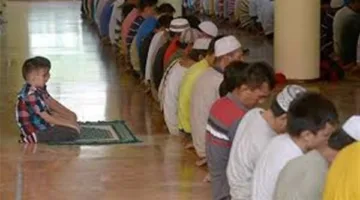 قرار إحضار الأطفال إلى المسجد لأداء صلاة الجمعة