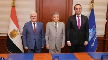 أسامة ربيع يوقع اتفاقية لتعزيز الحقوق التأمينية والصحية لموظفي هيئة قناة السويس